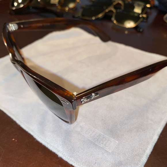 Multiple pairs of Ray Ban sunglasses - Picture 13 of 16